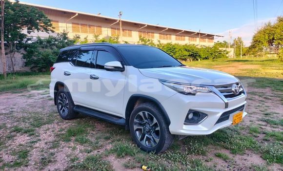 Acheter Occasion Voiture Toyota Fortuner Blanc à Vientiane, Vientiane Province Acheter Occasion Voiture Toyota Fortuner Blanc à Vientiane, Vientiane Province