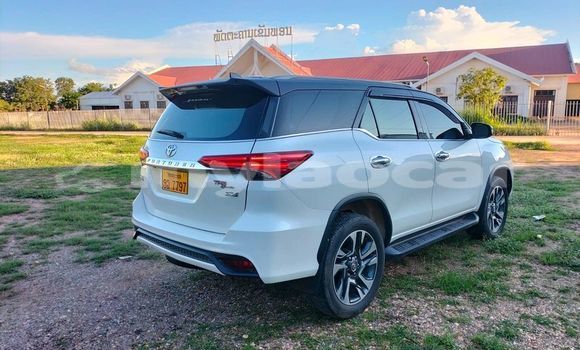 Acheter Occasion Voiture Toyota Fortuner Blanc à Vientiane, Vientiane Province Acheter Occasion Voiture Toyota Fortuner Blanc à Vientiane, Vientiane Province
