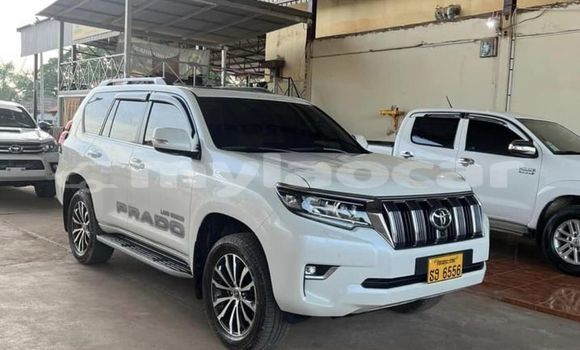 Acheter Occasion Voiture Toyota Prado Blanc à Vientiane, Vientiane Province Acheter Occasion Voiture Toyota Prado Blanc à Vientiane, Vientiane Province