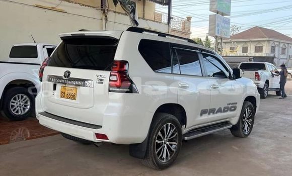 Acheter Occasion Voiture Toyota Prado Blanc à Vientiane, Vientiane Province Acheter Occasion Voiture Toyota Prado Blanc à Vientiane, Vientiane Province