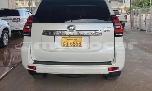 Acheter Occasion Voiture Toyota Prado Blanc à Vientiane, Vientiane Province Acheter Occasion Voiture Toyota Prado Blanc à Vientiane, Vientiane Province
