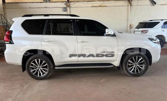 Acheter Occasion Voiture Toyota Prado Blanc à Vientiane, Vientiane Province Acheter Occasion Voiture Toyota Prado Blanc à Vientiane, Vientiane Province