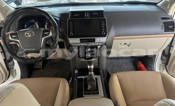 Acheter Occasion Voiture Toyota Prado Blanc à Vientiane, Vientiane Province Acheter Occasion Voiture Toyota Prado Blanc à Vientiane, Vientiane Province