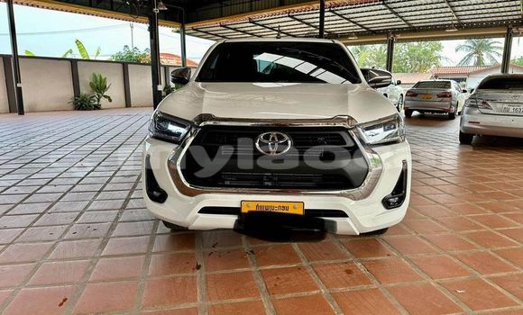Buy Used Toyota Hiluxe Revo White Car in Vientiane in Vientiane Province Buy Used Toyota Hiluxe Revo White Car in Vientiane in Vientiane Province