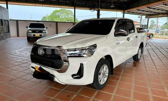 Buy Used Toyota Hiluxe Revo White Car in Vientiane in Vientiane Province Buy Used Toyota Hiluxe Revo White Car in Vientiane in Vientiane Province