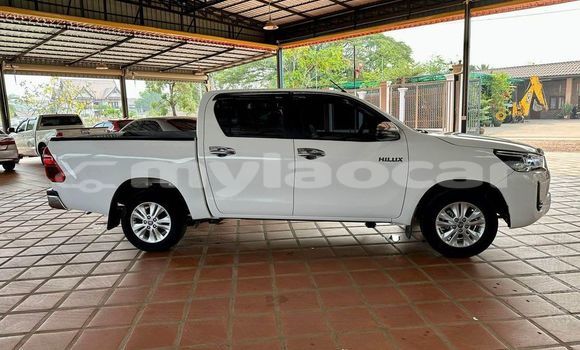 Buy Used Toyota Hiluxe Revo White Car in Vientiane in Vientiane Province Buy Used Toyota Hiluxe Revo White Car in Vientiane in Vientiane Province