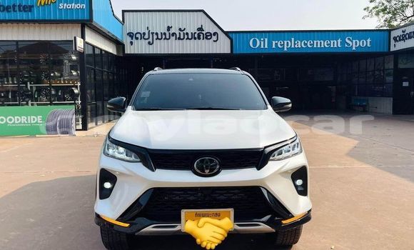 Buy Used Toyota Land Cruiser White Car in Vientiane in Vientiane Province Buy Used Toyota Land Cruiser White Car in Vientiane in Vientiane Province