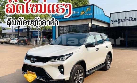 Buy Used Toyota Land Cruiser White Car in Vientiane in Vientiane Province Buy Used Toyota Land Cruiser White Car in Vientiane in Vientiane Province