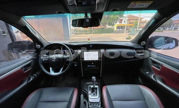 Buy Used Toyota Land Cruiser White Car in Vientiane in Vientiane Province Buy Used Toyota Land Cruiser White Car in Vientiane in Vientiane Province