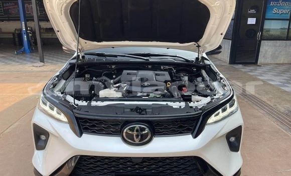 Buy Used Toyota Land Cruiser White Car in Vientiane in Vientiane Province Buy Used Toyota Land Cruiser White Car in Vientiane in Vientiane Province