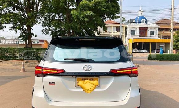 Buy Used Toyota Land Cruiser White Car in Vientiane in Vientiane Province Buy Used Toyota Land Cruiser White Car in Vientiane in Vientiane Province