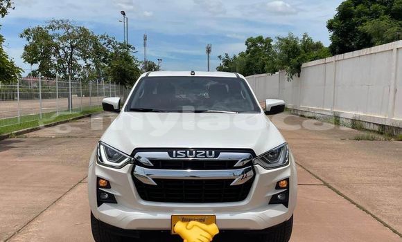 Buy Used Isuzu D–MAX White Car in Vientiane in Vientiane Province