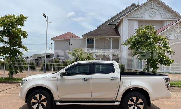 Buy Used Isuzu D–MAX White Car in Vientiane in Vientiane Province Buy Used Isuzu D–MAX White Car in Vientiane in Vientiane Province