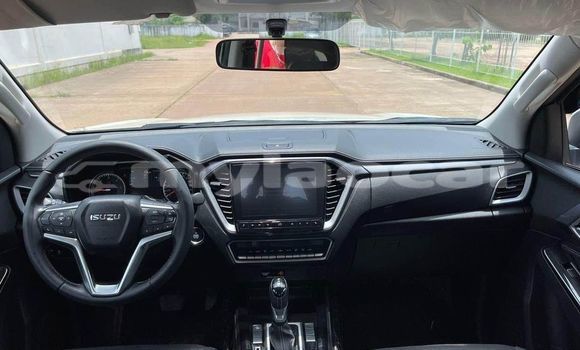 Buy Used Isuzu D–MAX White Car in Vientiane in Vientiane Province Buy Used Isuzu D–MAX White Car in Vientiane in Vientiane Province