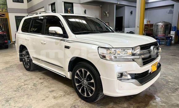 Buy Used Toyota Land Cruiser White Car in Vientiane in Vientiane Province Buy Used Toyota Land Cruiser White Car in Vientiane in Vientiane Province