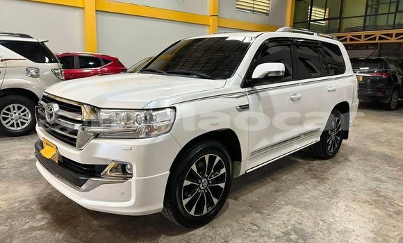 Buy Used Toyota Land Cruiser White Car in Vientiane in Vientiane Province Buy Used Toyota Land Cruiser White Car in Vientiane in Vientiane Province