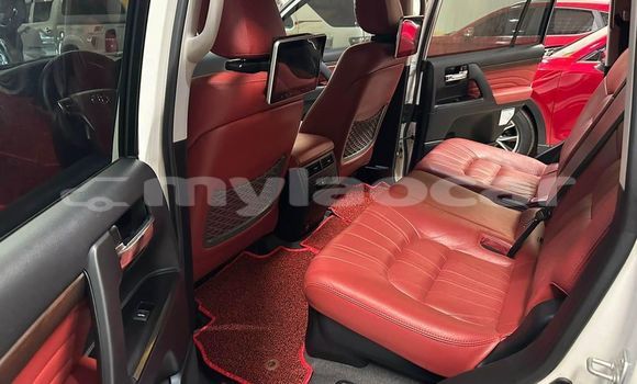 Buy Used Toyota Land Cruiser White Car in Vientiane in Vientiane Province Buy Used Toyota Land Cruiser White Car in Vientiane in Vientiane Province