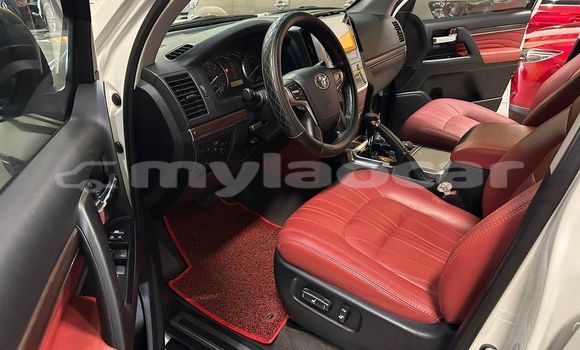 Buy Used Toyota Land Cruiser White Car in Vientiane in Vientiane Province Buy Used Toyota Land Cruiser White Car in Vientiane in Vientiane Province