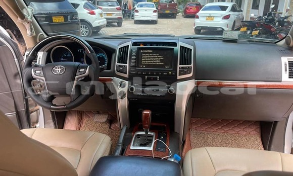 Buy Used Land Rover Range Rover Velar Other Car in Vientiane in Vientiane Province Buy Used Land Rover Range Rover Velar Other Car in Vientiane in Vientiane Province