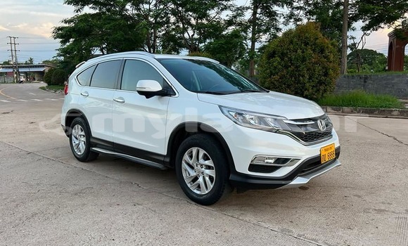 Buy Used Honda CR–V White Car in Vientiane in Vientiane Province Buy Used Honda CR–V White Car in Vientiane in Vientiane Province