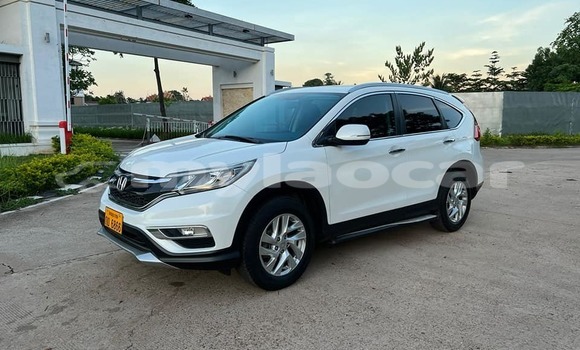 Buy Used Honda CR–V White Car in Vientiane in Vientiane Province Buy Used Honda CR–V White Car in Vientiane in Vientiane Province