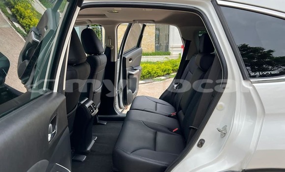 Buy Used Honda CR–V White Car in Vientiane in Vientiane Province Buy Used Honda CR–V White Car in Vientiane in Vientiane Province