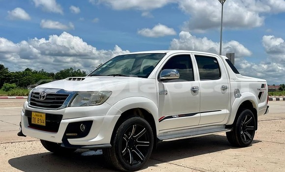 Buy Used Toyota Vigo White Car in Vientiane in Vientiane Province Buy Used Toyota Vigo White Car in Vientiane in Vientiane Province