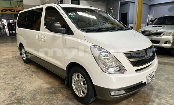 Buy Used Hyundai H1 White Car in Vientiane in Vientiane Province Buy Used Hyundai H1 White Car in Vientiane in Vientiane Province