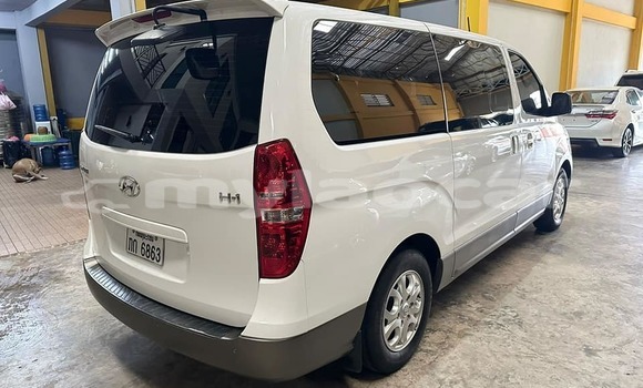 Buy Used Hyundai H1 White Car in Vientiane in Vientiane Province Buy Used Hyundai H1 White Car in Vientiane in Vientiane Province