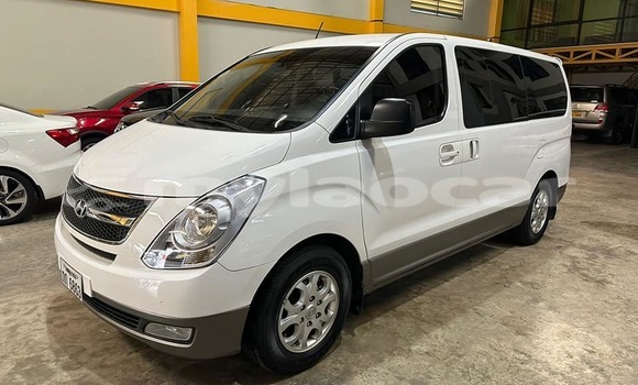 Buy Used Hyundai H1 White Car in Vientiane in Vientiane Province Buy Used Hyundai H1 White Car in Vientiane in Vientiane Province