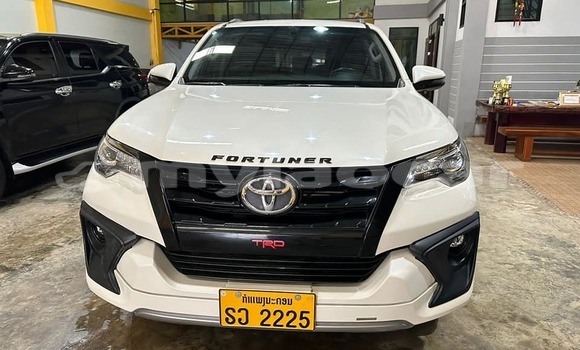 Buy Used Toyota Fortuner White Car in Vientiane in Vientiane Province Buy Used Toyota Fortuner White Car in Vientiane in Vientiane Province