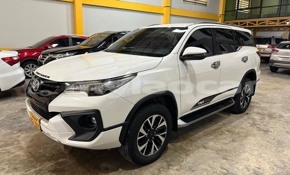 Buy Used Toyota Fortuner White Car in Vientiane in Vientiane Province Buy Used Toyota Fortuner White Car in Vientiane in Vientiane Province