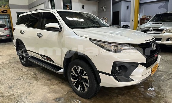 Buy Used Toyota Fortuner White Car in Vientiane in Vientiane Province Buy Used Toyota Fortuner White Car in Vientiane in Vientiane Province