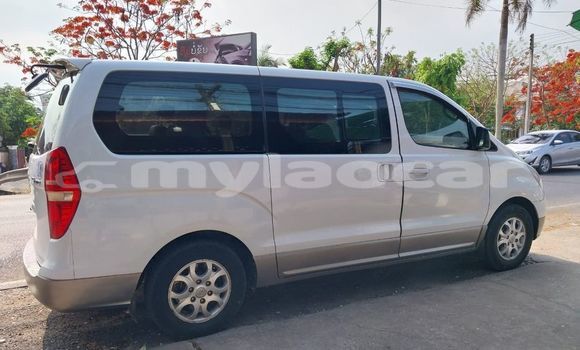 Buy Used Hyundai Accent White Car in Vientiane in Vientiane Province Buy Used Hyundai Accent White Car in Vientiane in Vientiane Province