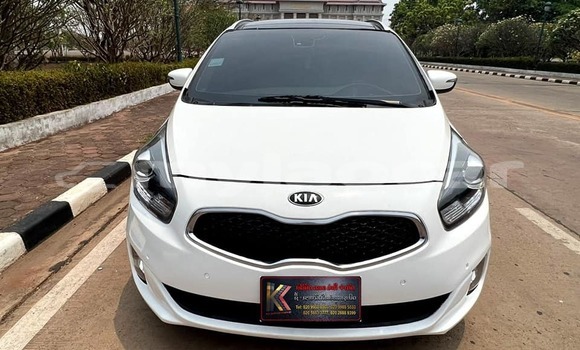 Acheter Occasion Voiture Kia Carens Blanc à Vientiane, Vientiane Province Acheter Occasion Voiture Kia Carens Blanc à Vientiane, Vientiane Province