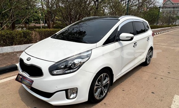 Buy Used Kia Carens White Car in Vientiane in Vientiane Province Buy Used Kia Carens White Car in Vientiane in Vientiane Province