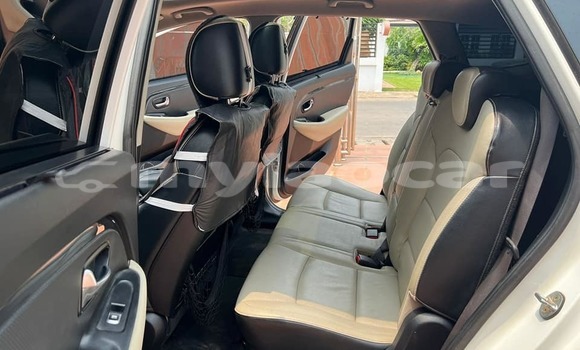 Buy Used Kia Carens White Car in Vientiane in Vientiane Province Buy Used Kia Carens White Car in Vientiane in Vientiane Province