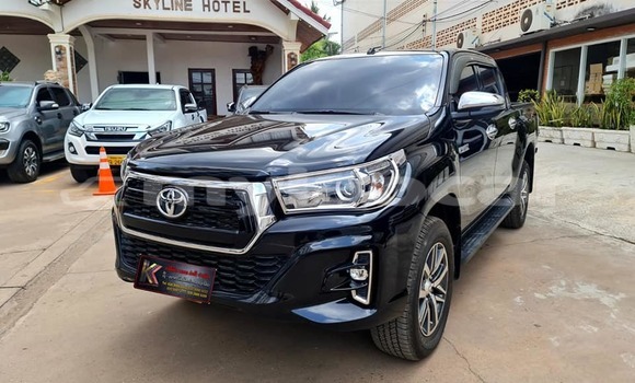 Buy Used Toyota Hiluxe Revo Black Car in Vientiane in Vientiane Province Buy Used Toyota Hiluxe Revo Black Car in Vientiane in Vientiane Province