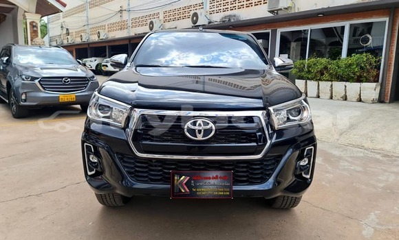 Buy Used Toyota Hiluxe Revo Black Car in Vientiane in Vientiane Province Buy Used Toyota Hiluxe Revo Black Car in Vientiane in Vientiane Province