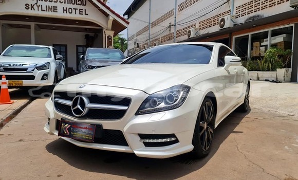 Buy Used Mercedes-Benz C–Class White Car in Vientiane in Vientiane Province