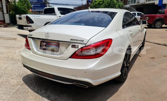 Buy Used Mercedes-Benz C–Class White Car in Vientiane in Vientiane Province Buy Used Mercedes-Benz C–Class White Car in Vientiane in Vientiane Province