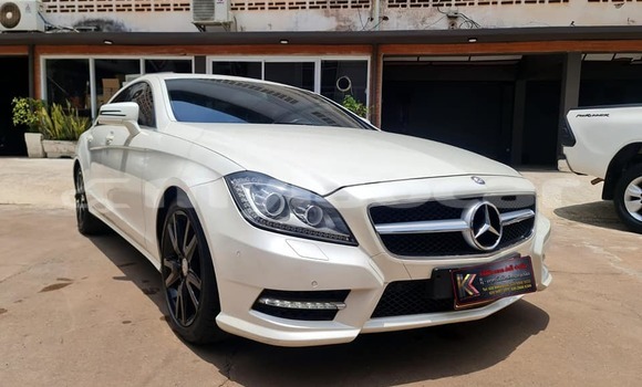 Buy Used Mercedes-Benz C–Class White Car in Vientiane in Vientiane Province Buy Used Mercedes-Benz C–Class White Car in Vientiane in Vientiane Province