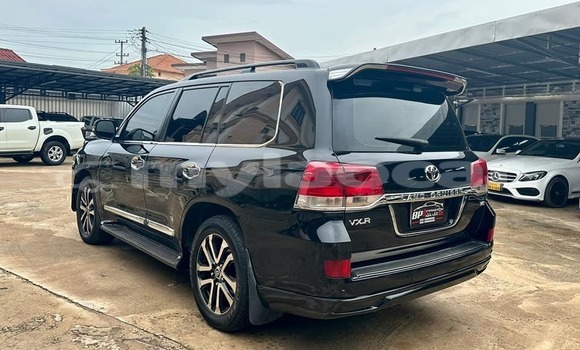 Buy Used Toyota Land Cruiser Black Car in Vientiane in Vientiane Province Buy Used Toyota Land Cruiser Black Car in Vientiane in Vientiane Province