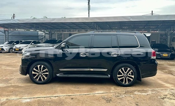 Buy Used Toyota Land Cruiser Black Car in Vientiane in Vientiane Province Buy Used Toyota Land Cruiser Black Car in Vientiane in Vientiane Province