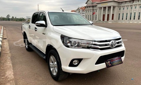 Buy Used Toyota Hiluxe Revo White Car in Vientiane in Vientiane Province Buy Used Toyota Hiluxe Revo White Car in Vientiane in Vientiane Province