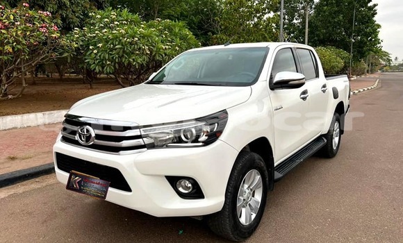 Buy Used Toyota Hiluxe Revo White Car in Vientiane in Vientiane Province Buy Used Toyota Hiluxe Revo White Car in Vientiane in Vientiane Province