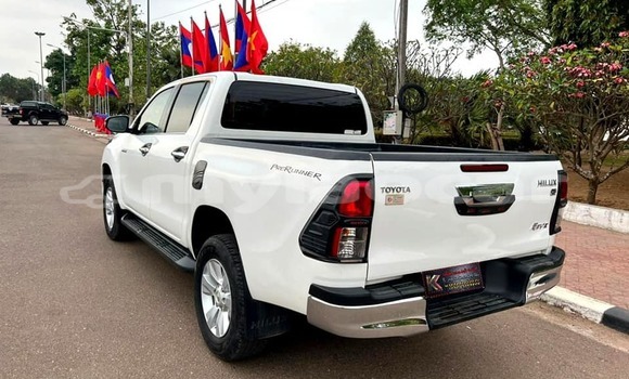 Buy Used Toyota Hiluxe Revo White Car in Vientiane in Vientiane Province Buy Used Toyota Hiluxe Revo White Car in Vientiane in Vientiane Province