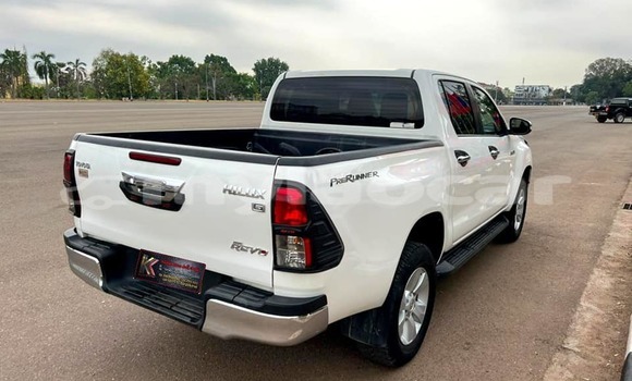 Buy Used Toyota Hiluxe Revo White Car in Vientiane in Vientiane Province Buy Used Toyota Hiluxe Revo White Car in Vientiane in Vientiane Province