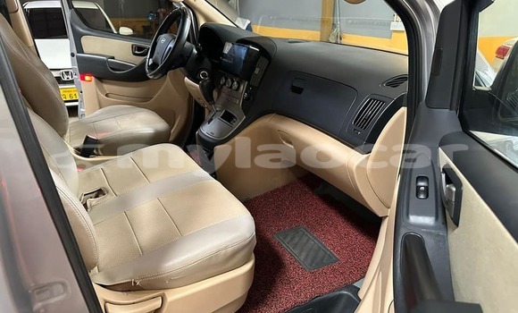 Buy Used Hyundai H1 Other Car in Vientiane in Vientiane Province Buy Used Hyundai H1 Other Car in Vientiane in Vientiane Province