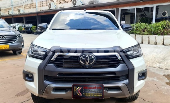 Buy Used Toyota Hiluxe Revo White Car in Vientiane in Vientiane Province Buy Used Toyota Hiluxe Revo White Car in Vientiane in Vientiane Province